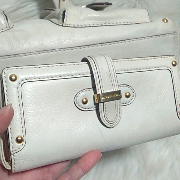 Michael Kors Shoulder Bag & Matching  Studded Vintage Wallet Set - Picture 10 of 16